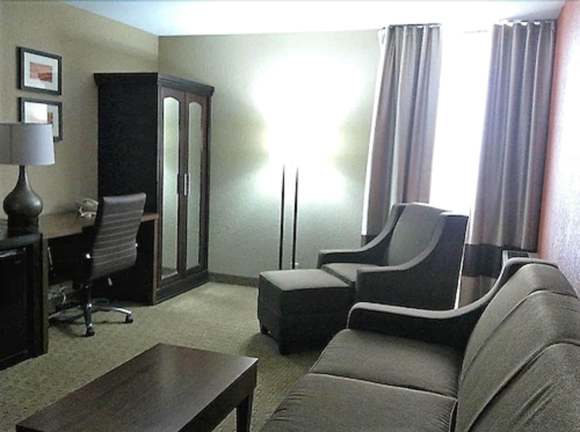 Comfort Inn & Suites Evansville Airport Exterior photo
