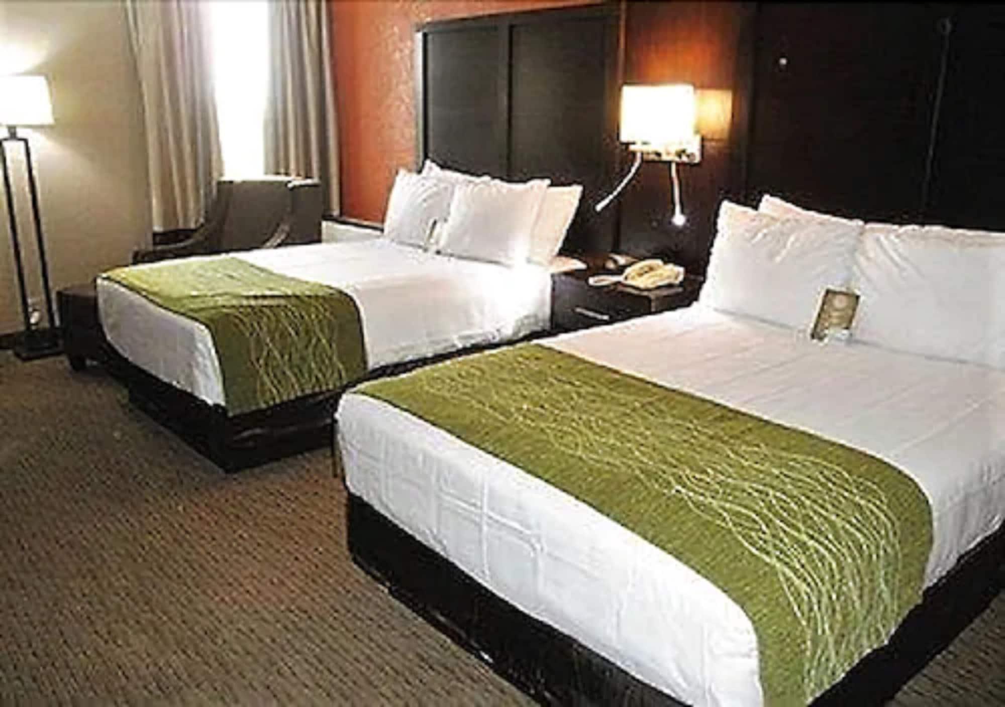 Comfort Inn & Suites Evansville Airport Exterior photo