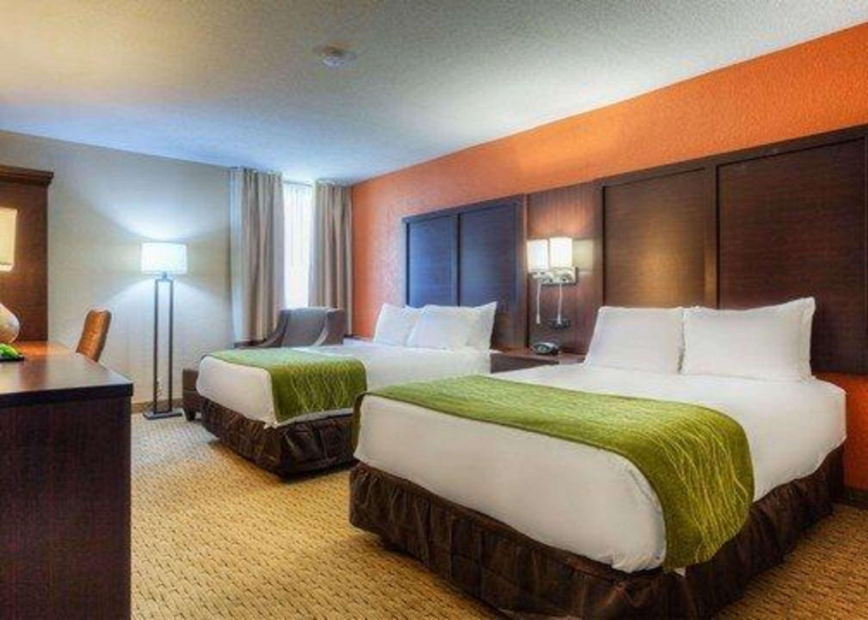 Comfort Inn & Suites Evansville Airport Exterior photo