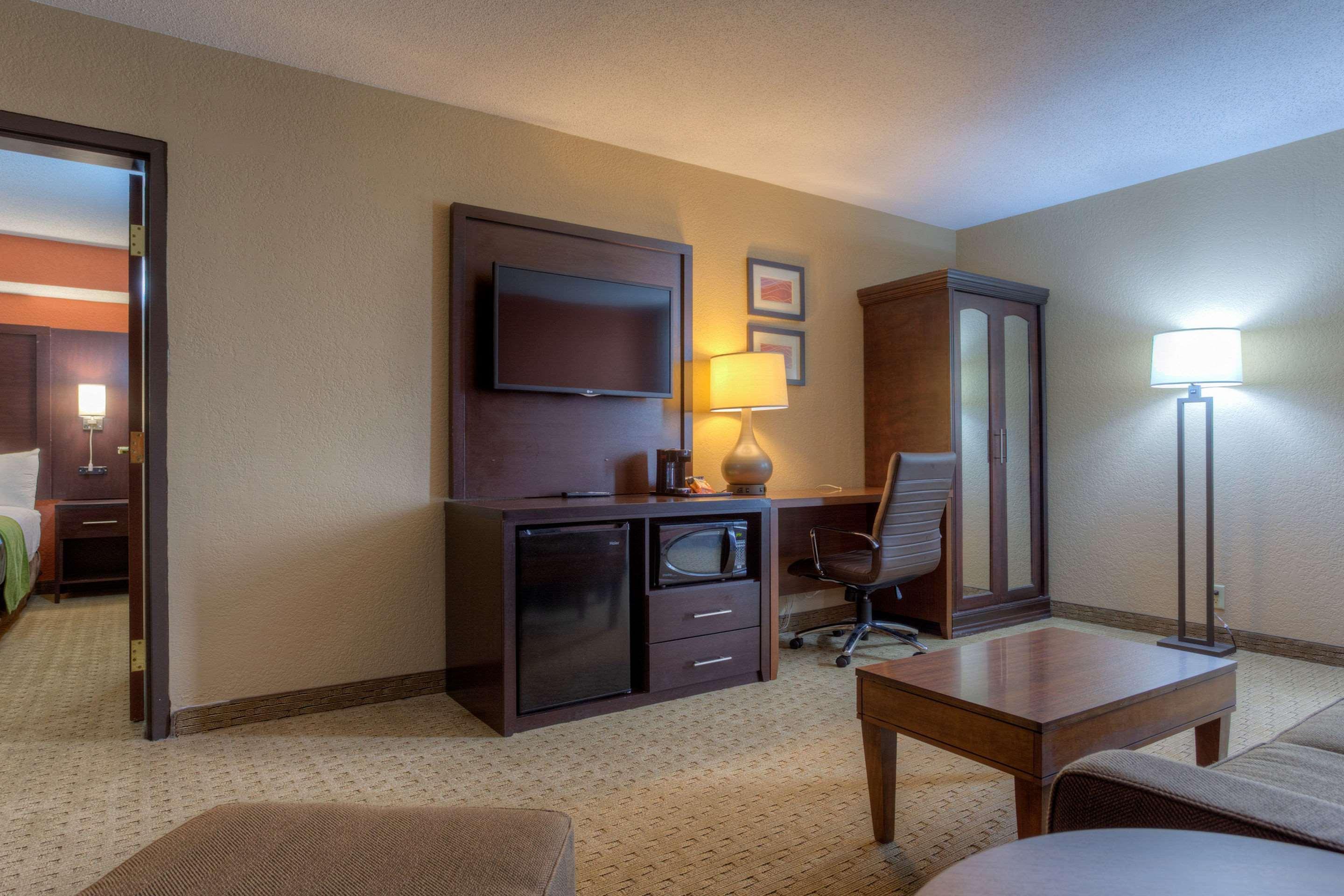 Comfort Inn & Suites Evansville Airport Exterior photo