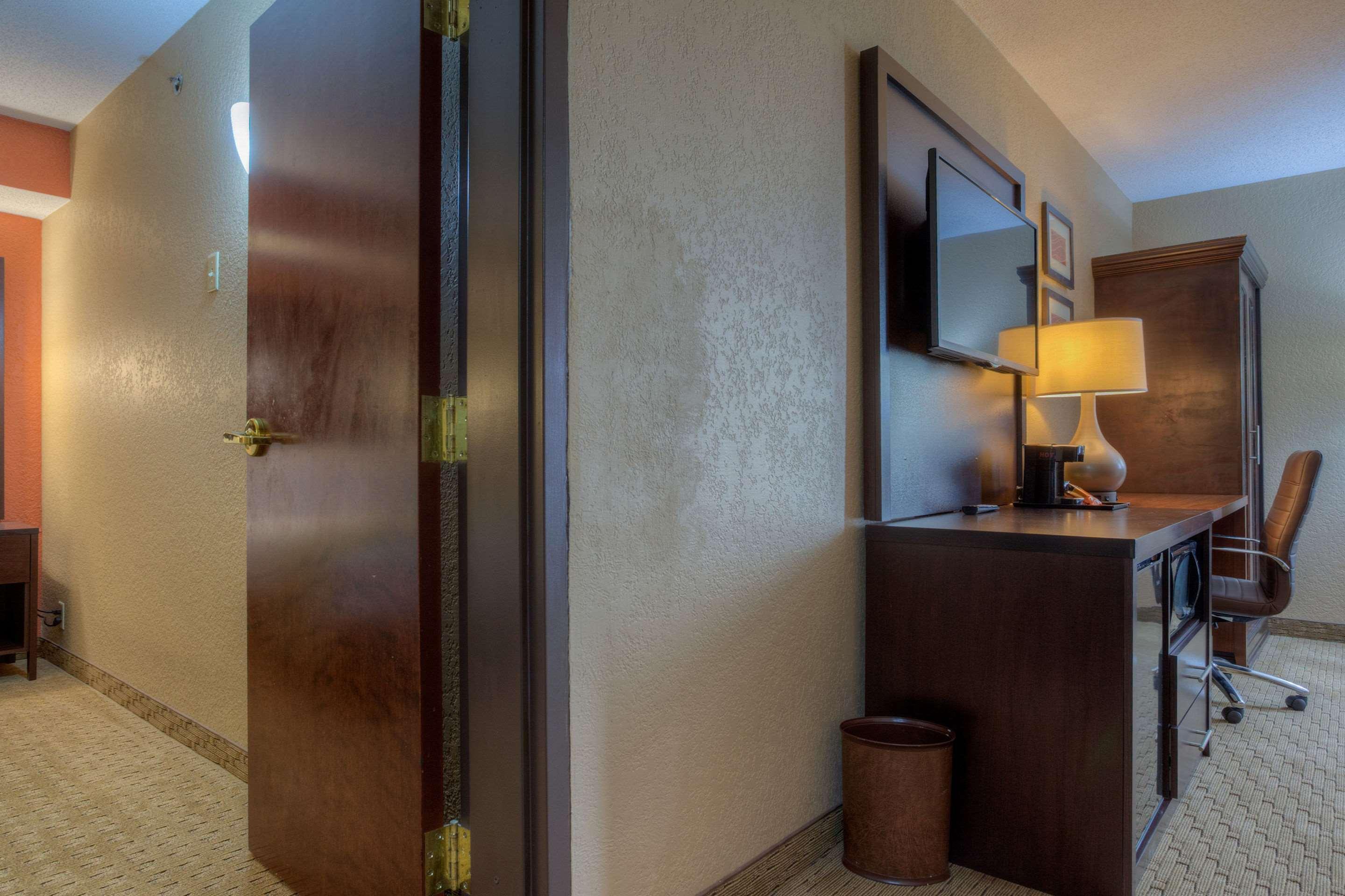 Comfort Inn & Suites Evansville Airport Exterior photo