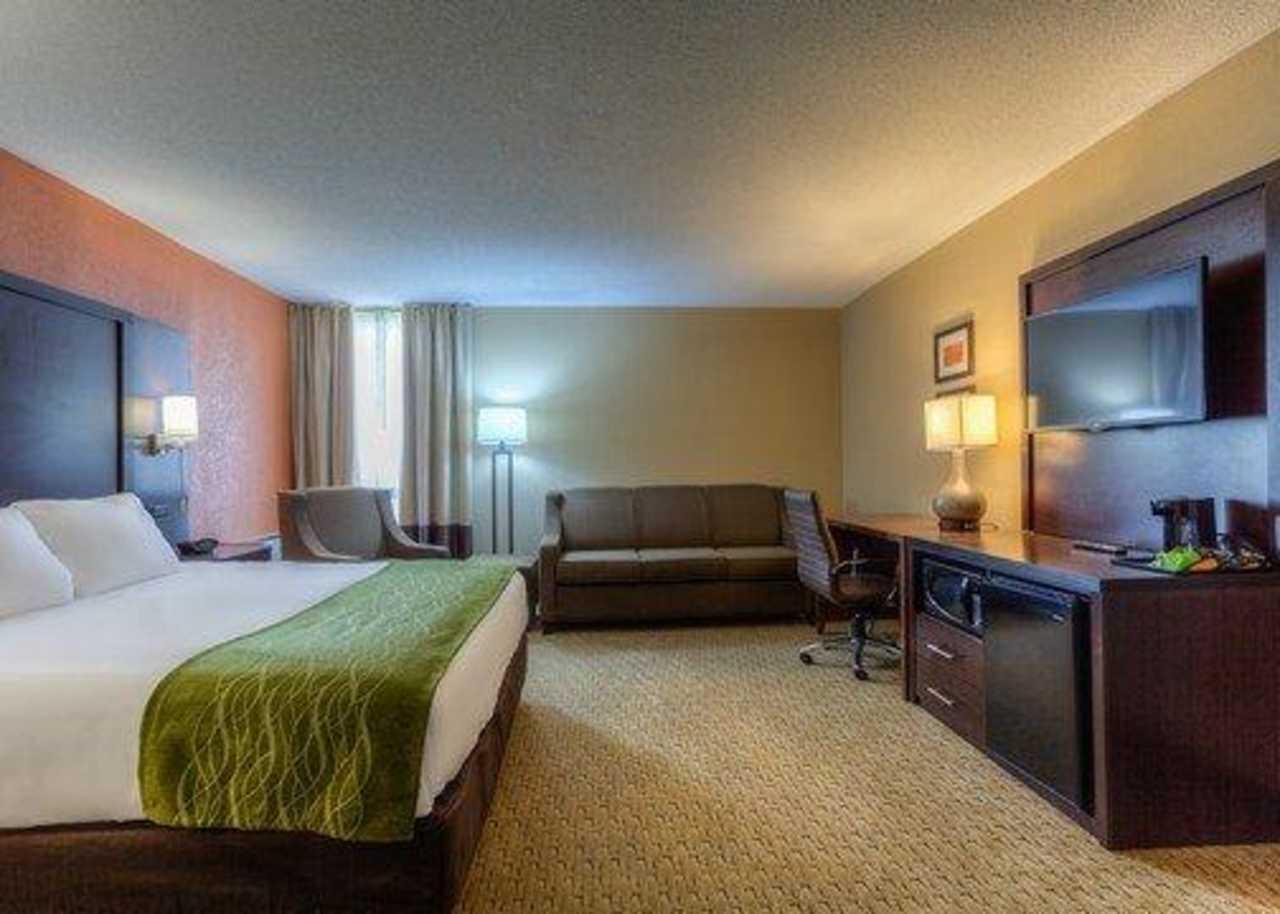 Comfort Inn & Suites Evansville Airport Exterior photo
