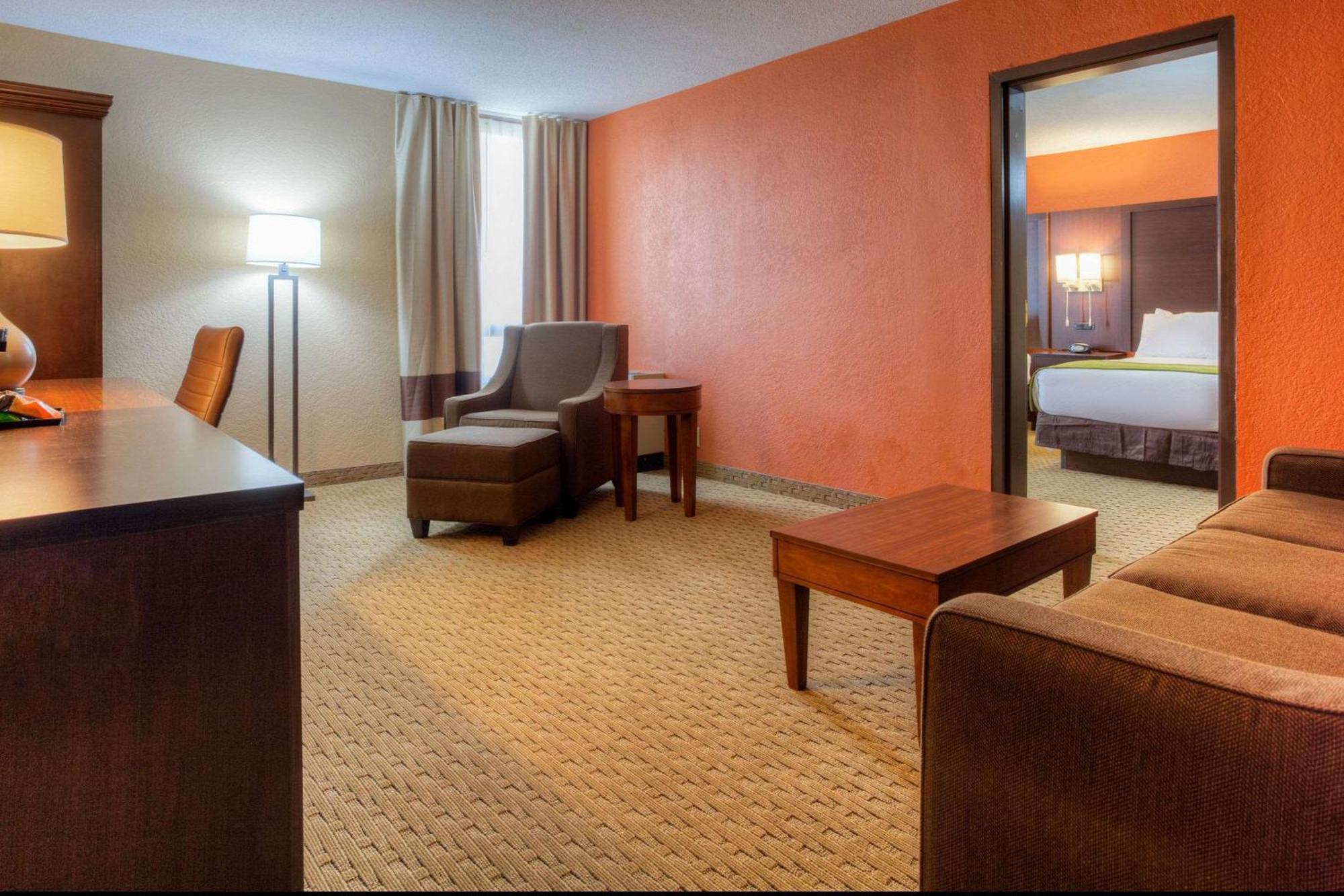 Comfort Inn & Suites Evansville Airport Exterior photo