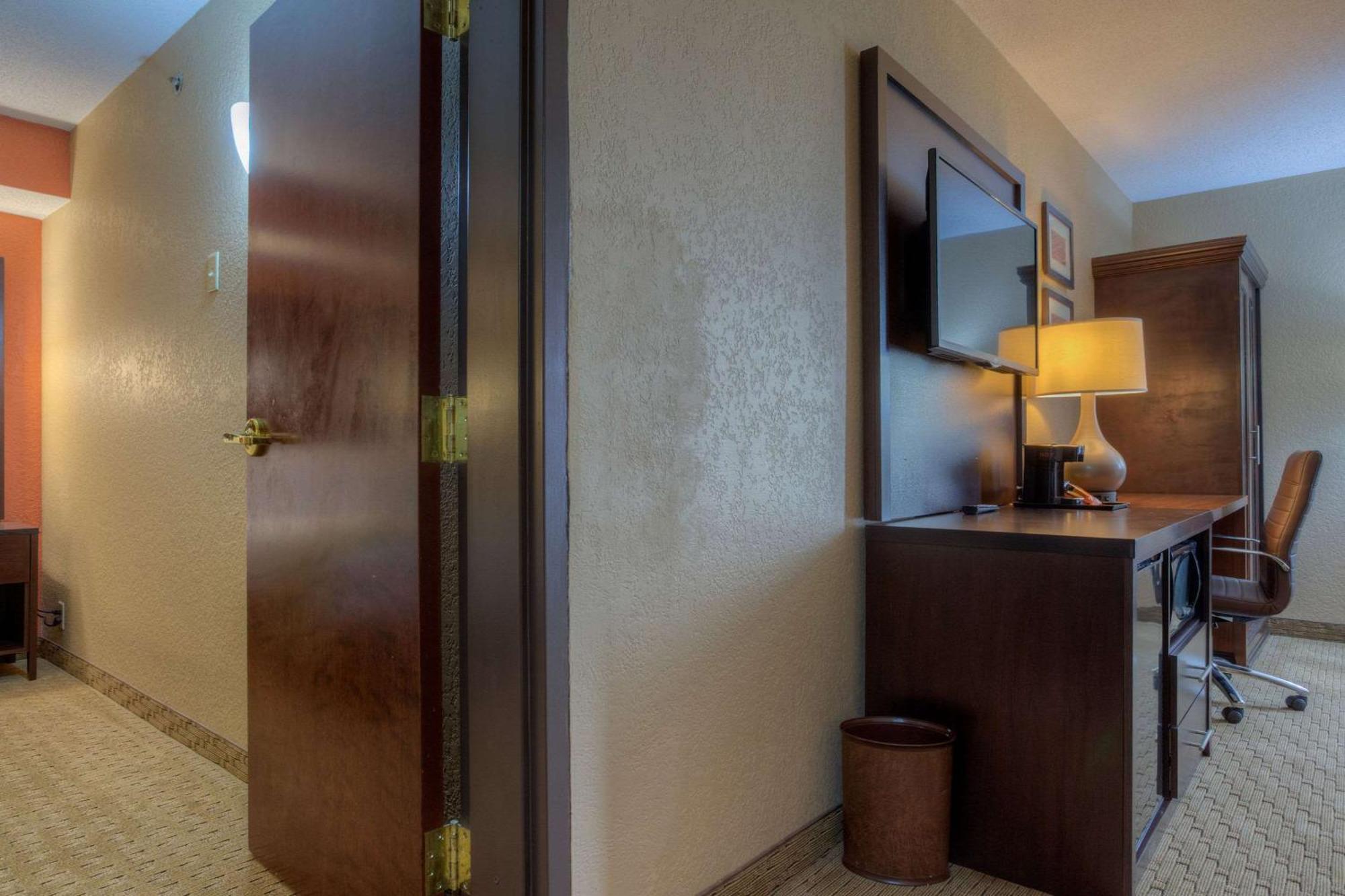 Comfort Inn & Suites Evansville Airport Exterior photo