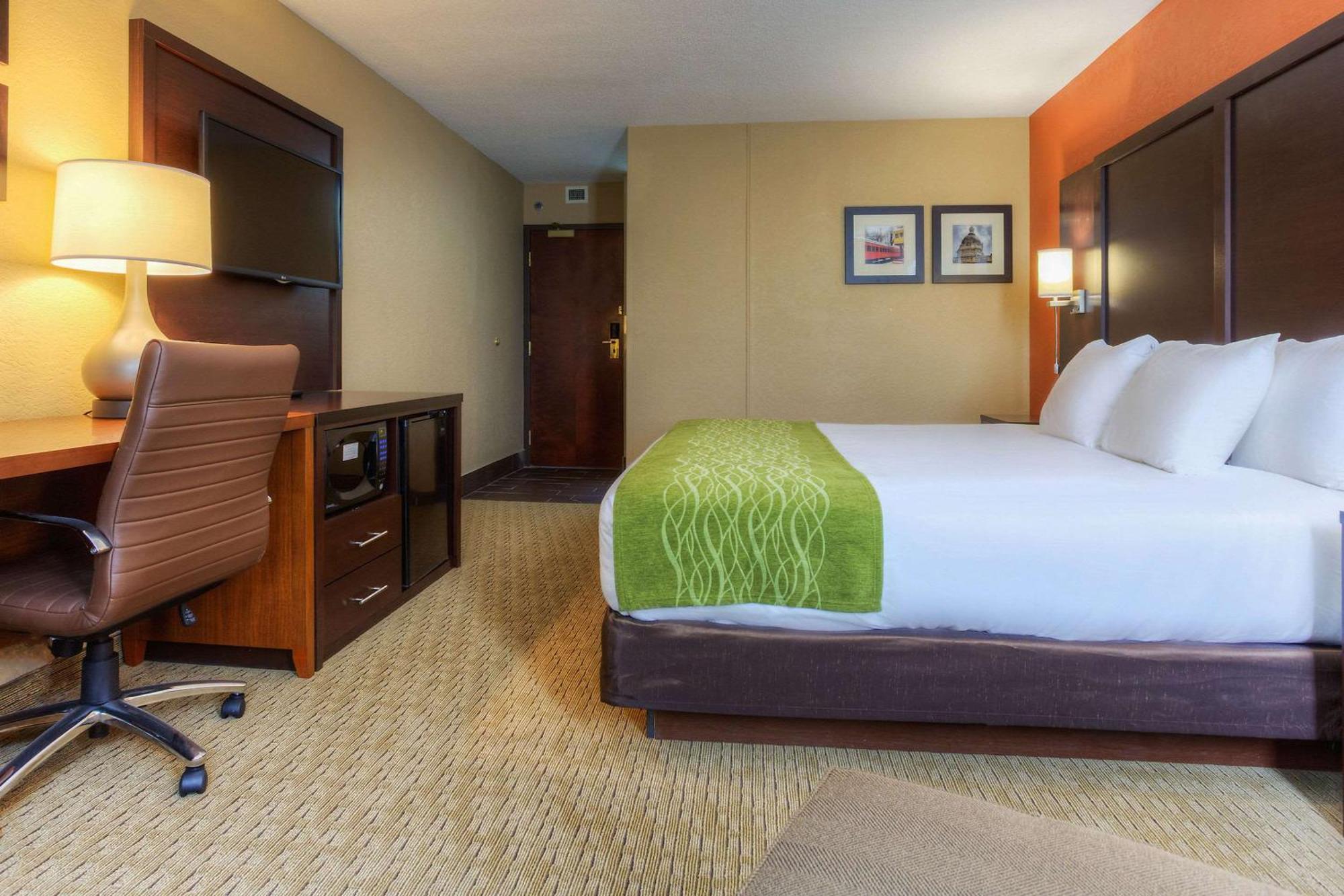Comfort Inn & Suites Evansville Airport Exterior photo