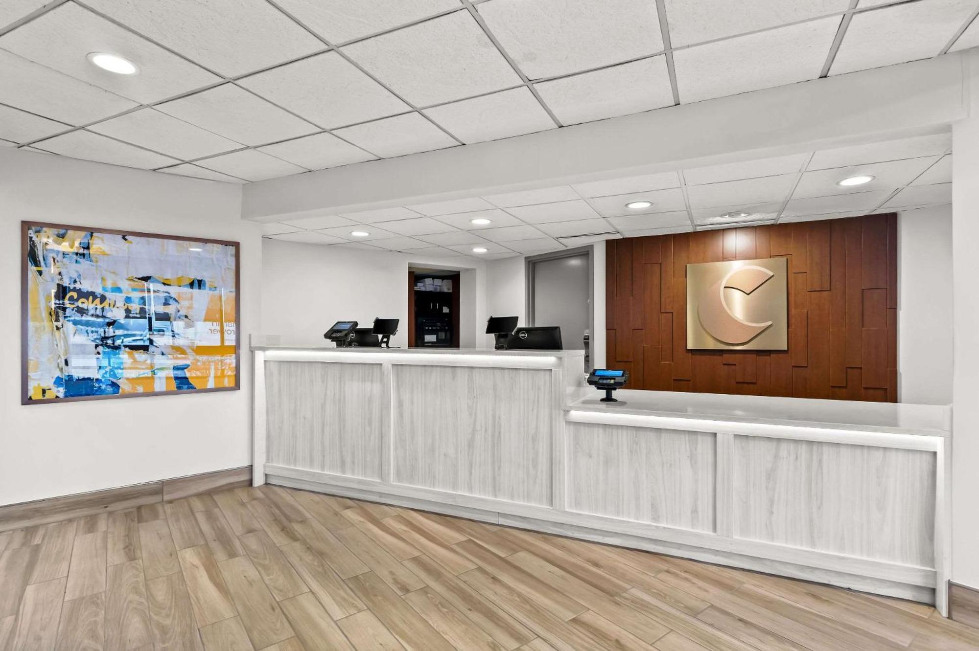 Comfort Inn & Suites Evansville Airport Exterior photo